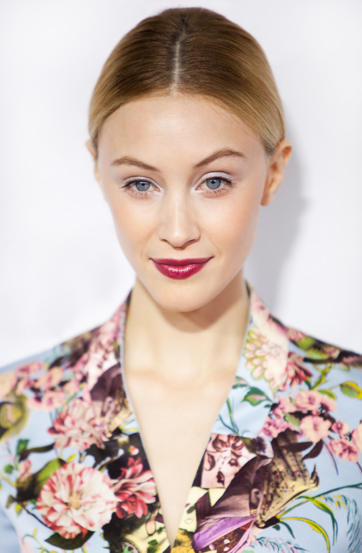 B.J.NOWAK - Sarah Gadon